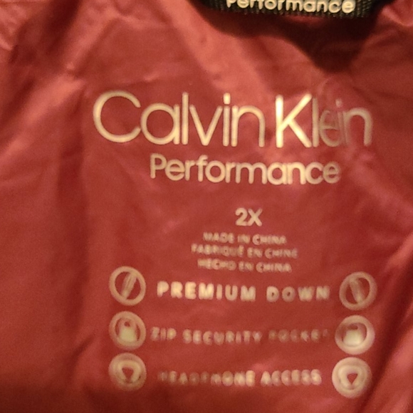 💣Pretty Calvin Klein puffer vest💣 - Picture 4 of 8